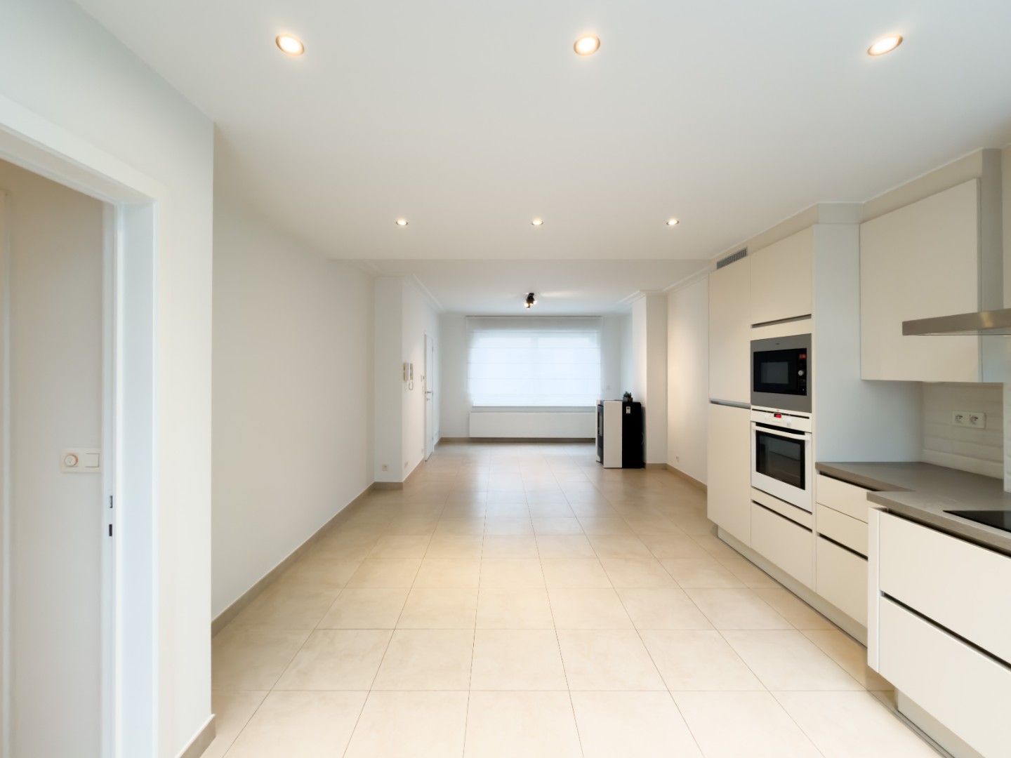 Verrassend ruime woning met garage en stadstuin zeer rustig gelegen in het ' Oude Knokke ' op wandelafstand van het centrum van Knokke-Heist. - foto 5