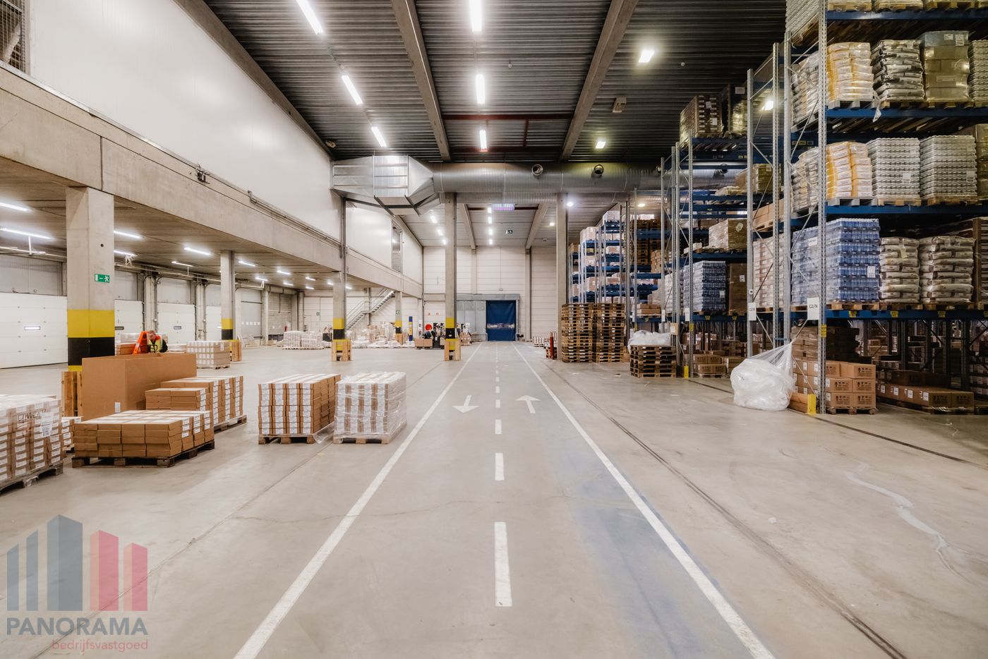 Logistics warehouse in a prime location along the A12 with direct access to the E19. - photo 4