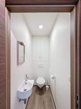 Ce duplex luxueux est idéalement situé à la périphérie du centre de Ninove, au deuxième étage d’une résidence moderne avec ascenseur.En entrant, vous...