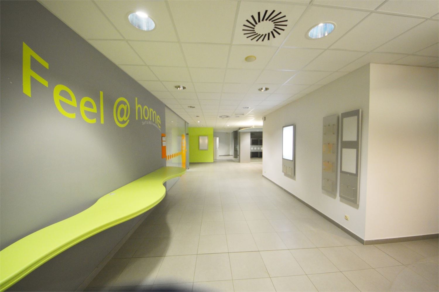 MODERN COMMERCIEEL PAND INCL. 4 PRIVE PARKINGS - foto 3