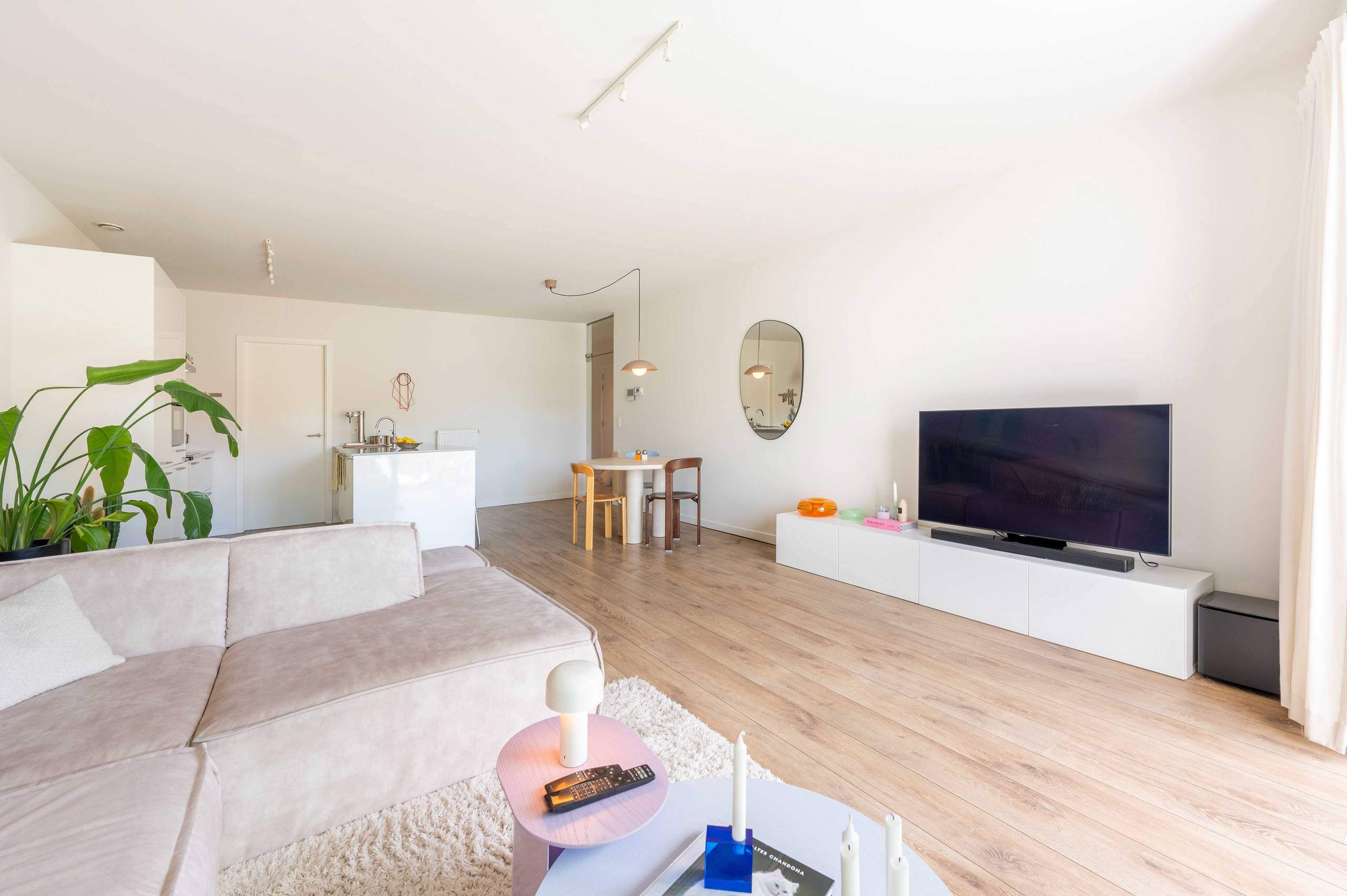 Appartement te koop in Berchem met 2 slaapkamers - foto 3