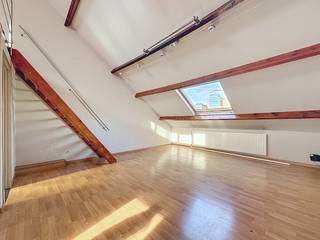 The studio is located in the Terliststraat near the central station and the center. Public transport, shops, restaurants etc. around the corner.Studio on the third floor accessible by stairsLayout:- open living space with kitchen- kitchen has an oven, extractor, gas stove, single sink and a connection for a washing machine or dishwasher.- bathroom with bath/shower, washbasin, toilet and towel dryer- stairs to the loft of approximately 13m², which is perfect as a bedroom.Extra benefits:- ideal location near the station and the center- favourable EPC label B- no common costs- available immediatelyAre you interested in this apartment for rent in Antwerp? Do not hesitate to submit a visit request. Do you also want to sell or rent your property? We are happy to help you out. Always at your service to help you with all your questions about real estate.