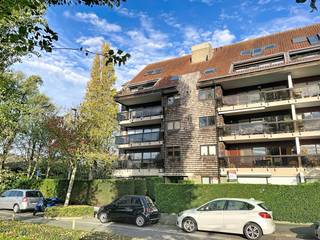 Bel appartement sur le toit à louer à Bruges le long du Steenkaai, avec vue sur l'eau. L'appartement est idéalement situé à proximité du centre...