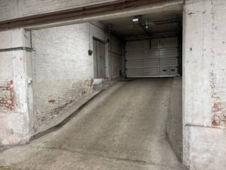 Ondergrondse garagebox te koop vlak bij het op- en afrittencomplex E17-E40, vlak aan de kleine ring van Gent.Van hieruit heb je een rechtstreekse...