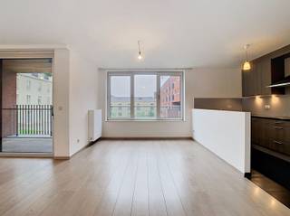 <p><span>CO IMMO RENTS BEAUTIFUL 2 BEDROOM APARTMENT ON PRIME LOCATION IN VILVOORDE</span></p><p><span> </span></p><p><span> </span></p><p><span>This modern and stylishly finished apartment offers an oasis of tranquility in a particularly convenient location. Located in a very quiet area, you will enjoy privacy and comfort here, while the vibrant center of Vilvoorde is within walking distance. <br /><br />The apartment has two spacious bedrooms and a beautiful bathroom with practical shower-in-bath combination. There is also a separate toilet for extra comfort. The large, light-filled living space is the heart of the apartment and connects seamlessly with the open kitchen, which are separated by a half-height wall. Adjacent you will find a convenient storage room with connection for washing machine. </span></p><p><span> </span></p><p><span>The south-facing terrace, located in a quiet interior area, is the perfect place to relax and enjoy the sun. This apartment combines living comfort with an exceptionally quiet location, making it an ideal home. </span></p><p><span> </span></p><p><span>Advantages: </span></p><p><span>EPC A</span></p><p><span>Very quiet location. </span></p><p><span> </span></p><p><span>Common charges 100eu/month. </span></p>