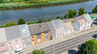 e prachtige halfopen woning combineert authenticiteit met modern comfort. Gelegen op een toplocatie, centraal en vlak bij winkels, scholen en...