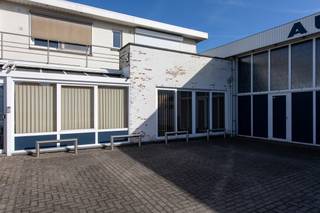 Twee mooie, gelijkvloers kantoren te huur van ca. 26,5m² en 30m² gelgen op het Spijker te Essen.