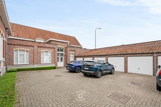 Ontdek dit makkelijk bereikbare gelijkvloers appartement, gelegen in een kleinschalige en karaktervolle residentie op een toplocatie — op...