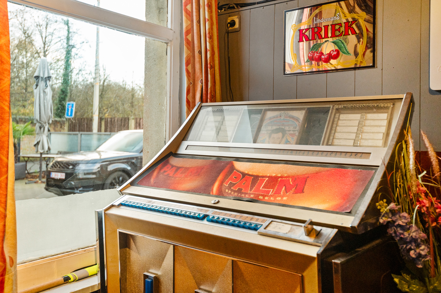 Handelshuis bestaande uit café en woonst - foto 4