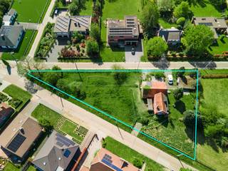 Landelijk gelegen, charmante OB met 3 slaapkamers, op te frissen stal en weide op een totale grondoppervlakte van 2235 m² te Koningshooikt. Deze...