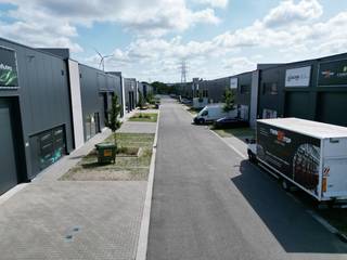 Deze nieuwbouw KMO-unit 40 is gelegen aan het industrieterrein Genk-ZuidDeze KMO unit kan dienst doen voor diverse doeleinden, waaronder opslag,...