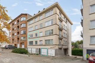 Discover this beautifully renovated apartment in the heart of Neder-Over-Heembeek, where modern living comfort and stylish finishes go hand in...