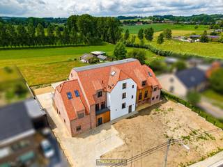 LUXUEUS NIEUWBOUWPROJECT in Brakel, afgewerkt in TIJDLOZE COTTAGE-STIJL met oog voor kwaliteit en detail. Deze kleinschalige residentie omvat...