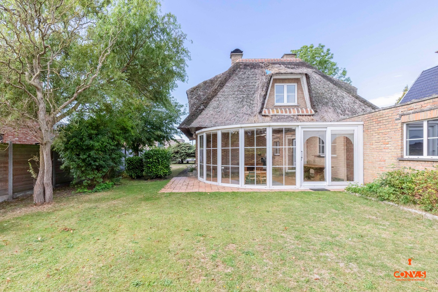 Te renoveren villa met grote tuin en garage - foto 1