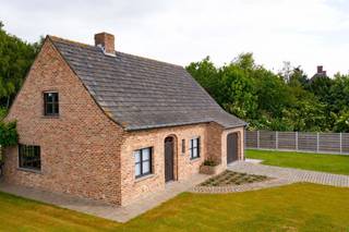 Het hoevetje is gelegen op de grens tussen Staden en Hooglede.De woning is gebouwd in 1988 als residentiële woning (zonevreemd in agrarisch...