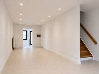Bent u op zoek naar een volledig gerenoveerd duplex appartement op een rustige, maar centrale ligging? <br />Dan is dit instapklare éénslaapkamerappartement, gelegen aan de Boodtsstraat 34 bus 101 te Temse, zeker een bezoek waard.<br /><br />Het appartement bevindt zich op de eerste en tweede van een kleinschalig gebouw met slechts twee appartementen, wat zorgt voor een aangename en rustige woonomgeving.<br /><br />Indeling<br />Via de inkomhal komt u terecht in de lichtrijke leefruimte met voldoende plaats voor een gezellige zit- en eetkamer. <br />Aansluitend bevindt zich de volledig ingerichte keuken. <br />Via de trap kom je in de nachthal die toegang geeft tot de ruime slaapkamer en de moderne badkamer.<br /><br />Ligging<br />De Boodtsstraat is rustig gelegen, terwijl alle dagelijkse voorzieningen zich op korte afstand bevinden. Zo bereikt u het centrum van Temse, verschillende supermarkten, lokale handelszaken, scholen, horecazaken en sportfaciliteiten in slechts enkele minuten. Ook het openbaar vervoer (bus en station van Temse) bevindt zich in de nabije omgeving.<br />Dankzij de uitstekende verbinding met de N16, E17 en A12 zijn zowel Antwerpen, Sint-Niklaas, Dendermonde als Brussel vlot bereikbaar, waardoor dit appartement ook ideaal is voor pendelaars.<br /><br />De huurprijs bedraagt 900,00 EUR inclusief gemeenschappelijke kosten. <br /><br />Interesse in dit instapklare appartement? Contacteer ons gerust voor meer informatie of om een bezoek in te plannen.