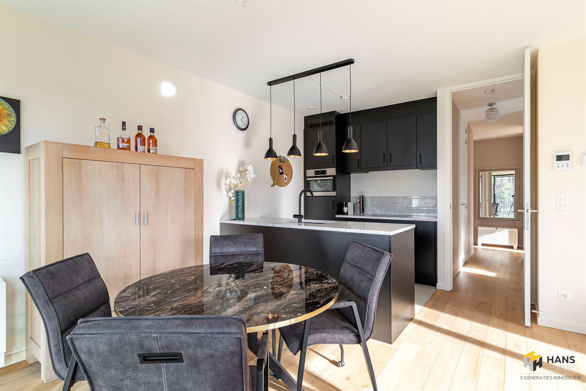 Instapklaar appartement (95 m²) met 2 slaapkamers, autostaanplaats en terras (10 m²) in Antwerpen (2018). - foto 5