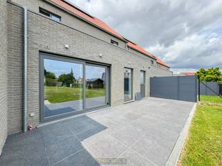 MODERNE woning (2017) combineert COMFORTABEL WONEN met DUURZAAMHEID en ENERGIEZUINIGHEID, ideaal voor gezinnen of investeerders. Gebouwd...