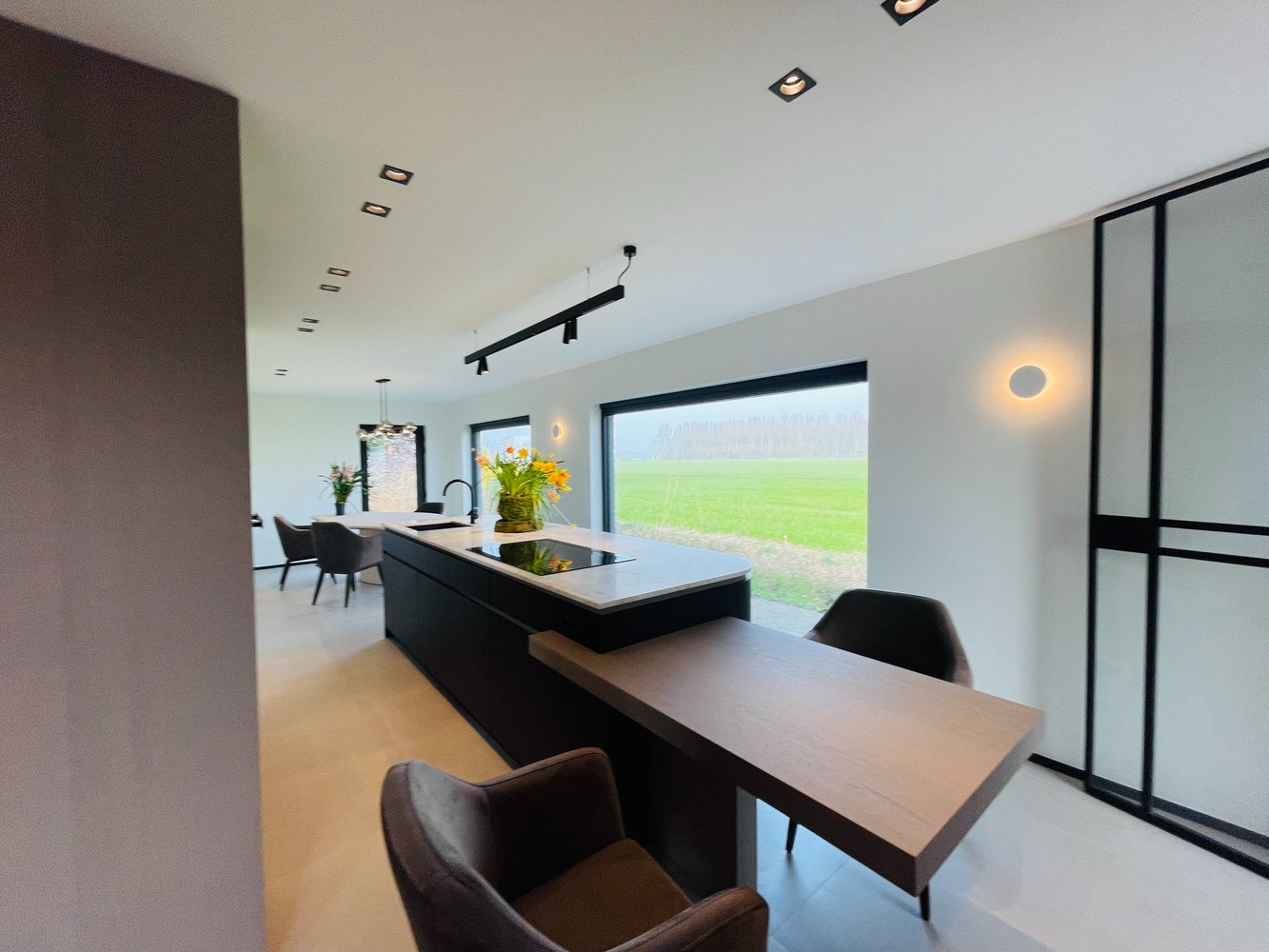 Damme, vlakbij Moerkerke Tot in de puntjes LUXUEUS gerenoveerde ENERGIEZUINIGE open bebouwing , alles op het gelijkvloers - foto 5