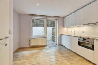 <p><span><strong>FOR SALE: Ground floor 1-bedroom apartment conveniently located in Runkst (Hasselt)</strong></span><br />Welcome to<span>this charming ground floor apartment conveniently located in the Torenstraat in Runkst, a quiet neighborhood just outside Hasselt's small ring road. The location offers the perfect combination of tranquility and accessibility: the city center, stores, schools, public transport and catering establishments are a short distance away. Thanks to the proximity of the railway station and major approach roads, there is a smooth connection to surrounding towns and cities.</span><br />On entering<span>the apartment you enter a spacious, bright living room. Furthermore, the apartment has a full bedroom, a bathroom with toilet and bathtub, as well as a cozy terrace.</span> There<span>is also a storage room in the basement.</span><br />Location<span><strong>:</strong></span><br />Located<span>in the Torenstraat in Runkst, a quiet residential area just outside the small ring. Everything is within walking or biking distance: downtown, train station, stores and schools. The location is also ideal for those who quickly want to get in or out of the city.</span><br />Division<span><strong>:</strong></span><br />Ground floor<span>: living room, bathroom with bathtub, bedroom, terrace<br />Trophies</span><span><strong>:</strong></span><br />-<span> Convenient location!</span><br />-<span> Nice terrace!</span><br />-<span> Spacious living room!</span><br />EPC<span><strong>C - Certificate number: 20251021-0003715338-RES-1<br />P-score</strong></span><span><strong>: A </strong></span><br />G-score<span><strong>: A<br />Not</strong></span><span><strong>located in a signal area, riparian zone or flood zone.</strong></span><br />Urban<span><strong>info: Residential - Building permit (with conditions) - No subpoena - No right of first refusal</strong></span></p>