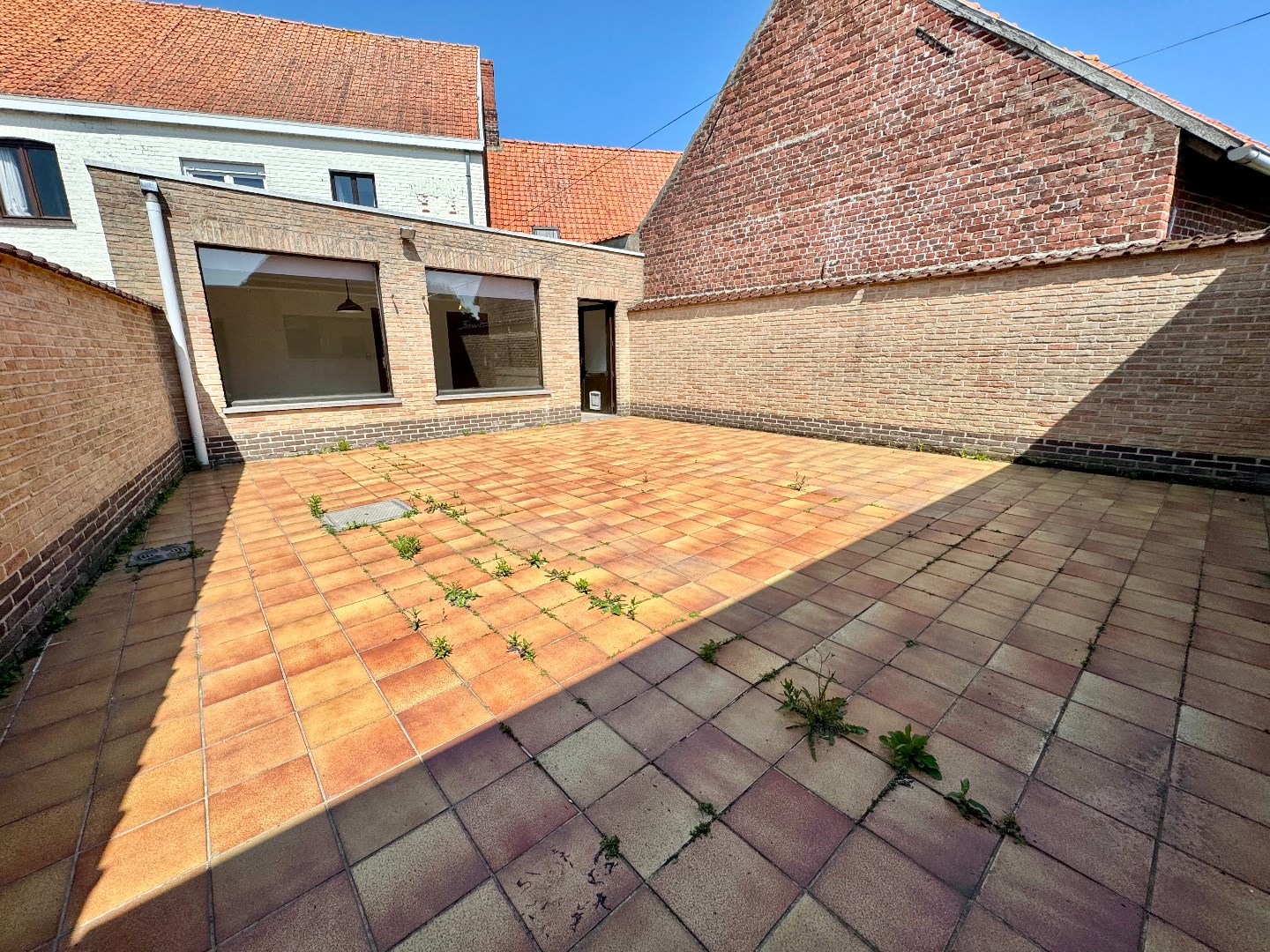 TE RENOVEREN WONING MET 3 SLPKS, GARAGE EN TERRAS - foto 2