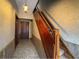 TE RENOVEREN HALFOPEN BEBOUWING met DIEPE TUIN, gelegen op VLOT BEREIKBARE LOCATIE te Herzele. Dankzij haar 3 VOLWAARDIGE SLAAPKAMERS, ruime...