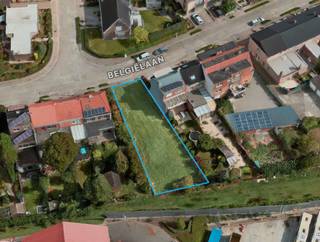 VERKOCHT - COMPROMIS IN OPMAAK!<br /><br />Dit mooi perceel van 357 vierkante meter, geschikt voor HALFOPEN BEBOUWING, is gelegen op een TOPlocatie aan het centrum van Destelbergen. De grond bevindt zich aan een leuke woonwijk, met het centrum om de hoek. Het perceel heeft een mooie breedte van +- 10 meter en een ruim woonhuis met mooie bewoonbare oppervlakte is perfect mogelijk!<br /><br />Meer info? Graag een mail naar hallo@wijsvastgoed.be! We nemen dan spoedig contact op.