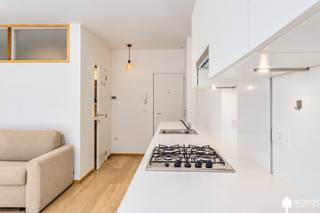 <p>Ontdek dit charmante appartement, gelegen op de tweede verdieping van een rustige residentie aan de Van Bunnenlaan in het prachtige Knokke-Heist nabij de Lippenslaan. Met een woonoppervlakte van 36 m² biedt dit instapklare appartement een comfortabele leefruimte die ideaal is voor een ontspannen levensstijl. De smaakvolle indeling omvat een gezellige woonkamer, een volledig geïnstalleerde keuken en een functionele badkamer die aan al uw wensen voldoet.</p>

<p>Het appartement biedt u een pied-à-terre in het bruisende Knokke-Heist met het strand, zee en talrijke voorzieningen vlakbij.<br />Daarnaast is er een handige privatieve kelder en gemeenschappelijke fietsenberging aanwezig, waar u gemakkelijk spullen kunt opbergen.<br />Mis deze unieke kans niet en ontdek uw ideale investering aan de Belgische kust!<br />Interesse in deze woning?<br />Neem gerust contact op voor meer informatie of om een bezoek in te plannen op het nr +32477377588.<br />Jeremy Poppe – Erkend vastgoedmakelaar<br /> </p>