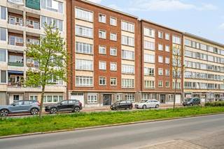 Dit licht appartement is gelegen in de Modernistische Tentoonstellingswijk rond Antwerp Expo / Jan Van Rijswijcklaan.Het ruime appartement, op de...