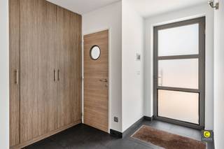 Recente instapklare woning op woonerfGelegen op een afgesloten private woonerf te Hoboken, waar u scholen, winkels, openbaar vervoer en...