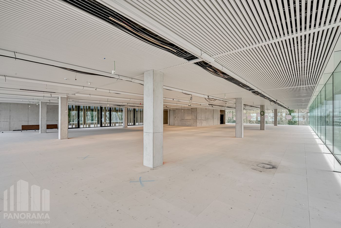 762 m² HIGH-END KANTOREN OP TOPLOCATIE LANGS DE E40 TE OOSTKAMP - foto 5