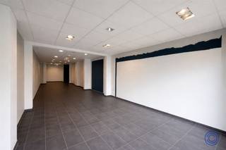 Informatie handelspandCommerciële ruimte van ca. 100 m² gelegen op een strategische locatie aan de Desguinlei in Antwerpen, een belangrijke...