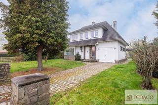 Gerenoveerde woning met drie slaapkamers en twee badkamers te Herenthout.Deze charmante woning bestaat uit een ruime inkomhal, woonkamer, keuken,...