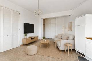 <p><span>This </span><span>bright, cozy apartment </span><span>for sale is located at </span><span>Mercatorstraat 132</span><span> in Antwerp. It is situated between Central Station and Berchem Station, close to shops, restaurants, schools, public transportation, and </span><span>convenient access to surrounding municipalities</span><span>. </span></p><p><span> </span></p><p><span>The apartment has a usable area of ap'n 51 m² and features </span><span>one full-sized bedroom</span><span>. The building itself features a </span><span>spacious & nd a beautiful communal garden</span><span>. The large windows let </span><span>in plenty of natural light</span><span> and offer a </span><span>unique view</span><span> of the distinctive towers of Antwerp Central Station, with their impressive Neo-Baroque and Neo-Renaissance architecture. </span></p><p><span> </span></p><p><span>Ground Floor</span></p><p><span>- Shared garden (469 m²)</span></p><p><span>- Shared bicycle storage</span></p><p><span> </span></p><p><span>Third floor</span></p><p><span>- Living and dining area</span></p><p><span>- Fully equipped kitchen</span></p><p><span>- Bathroom with bath/shower combination, sink, and toilet</span></p><p><span>- Full-size bedroom</span></p><p><span> </span></p><p><span>Basement</span></p><p><span>- Private basement storage area of approximately 16 m²</span></p><p><span> </span></p><p><span>Highlights</span></p><p><span>- Abundant natural light thanks to the many windows</span></p><p><span>- Central and pleasant location</span></p><p><span>- Shared, sunny garden</span></p><p><span>- Spacious basement storage room</span></p><p><span>- Shared bicycle storage</span></p><p><span> </span></p><p><span>Dimensions are approximate</span></p><p><span> </span></p><p><span>Are you interested in this apartment for sale in Antwerp, looking for other properties, or would you like to know the value of your property? Then BOLT immo is the right place for you! We’d be happy to help.</span><span> </span></p><p><span> </span></p>