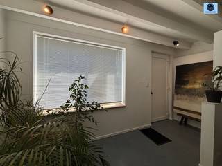 <p><span>OPENHUISDAG OP AFSPRAAK WOENSDAG 26 AUGUSTUS</span></p><p><span> </span></p><p><span>GERENOVEERDE WONING MET 3 SLAAPKAMERS, GARAGE EN TUIN</span></p><p><span> </span></p><p><span>Richtprijs 275.000 euro</span></p><p><span> </span></p><p><span>Deze woning is ideaal gelegen in de nabijheid van scholen, openbaar vervoer en het vakantiedomein De Gavers.</span></p><p><span> </span></p><p><span>De woning heeft volgende indeling:</span></p><p><span>Op het gelijkvloers treft u de inkomhal met open leef- en eetruimte, de ingerichte keuken, toilet en de inpandige garage.</span></p><p><span> </span></p><p><span>Op de eerste verdieping vindt u een ruime nachthal met inbouwkasten, 3 slaapkamers en een badkamer met douche, toilet en lavabo.</span></p><p><span> </span></p><p><span>Achteraan de woning is er een leuke tuin met terras. </span></p><p><span> </span></p><p><span>De woning word verwarmd op warmtepomp en beschikt over dubbele beglazing in PVC en hout.</span></p><p><span>EPC-label D => GEEN renovatieplicht! </span></p><p><span> </span></p><p><span>Voor info of een bezoek bel Louis op 0472/29.25.04 of stuur een mail naar <span>louis@svena.be</span></span></p><p><span> </span></p><p><span>Stedenbouwkundig uittreksel/inlichtingen in aanvraag!</span></p><p><span>Deze gegevens zijn louter informatief en wij kunnen niet aansprakelijk gesteld worden voor eventuele onjuistheden.</span></p><p><span>De bewoonbare oppervlakte is slechts indicatief.</span></p><p><span> </span></p><p><span> </span></p>