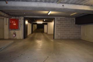 Deze garagebox, deel van de residentie Vrijdagsmarkt is gelegen op de -3 en is te bereiken via de publieke, betalende parking van de...