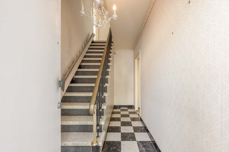 Kloeke te renoveren stadswoning met 4 slaapkamers, inpandige garage in centrum Kortrijk TE KOOP - foto 4