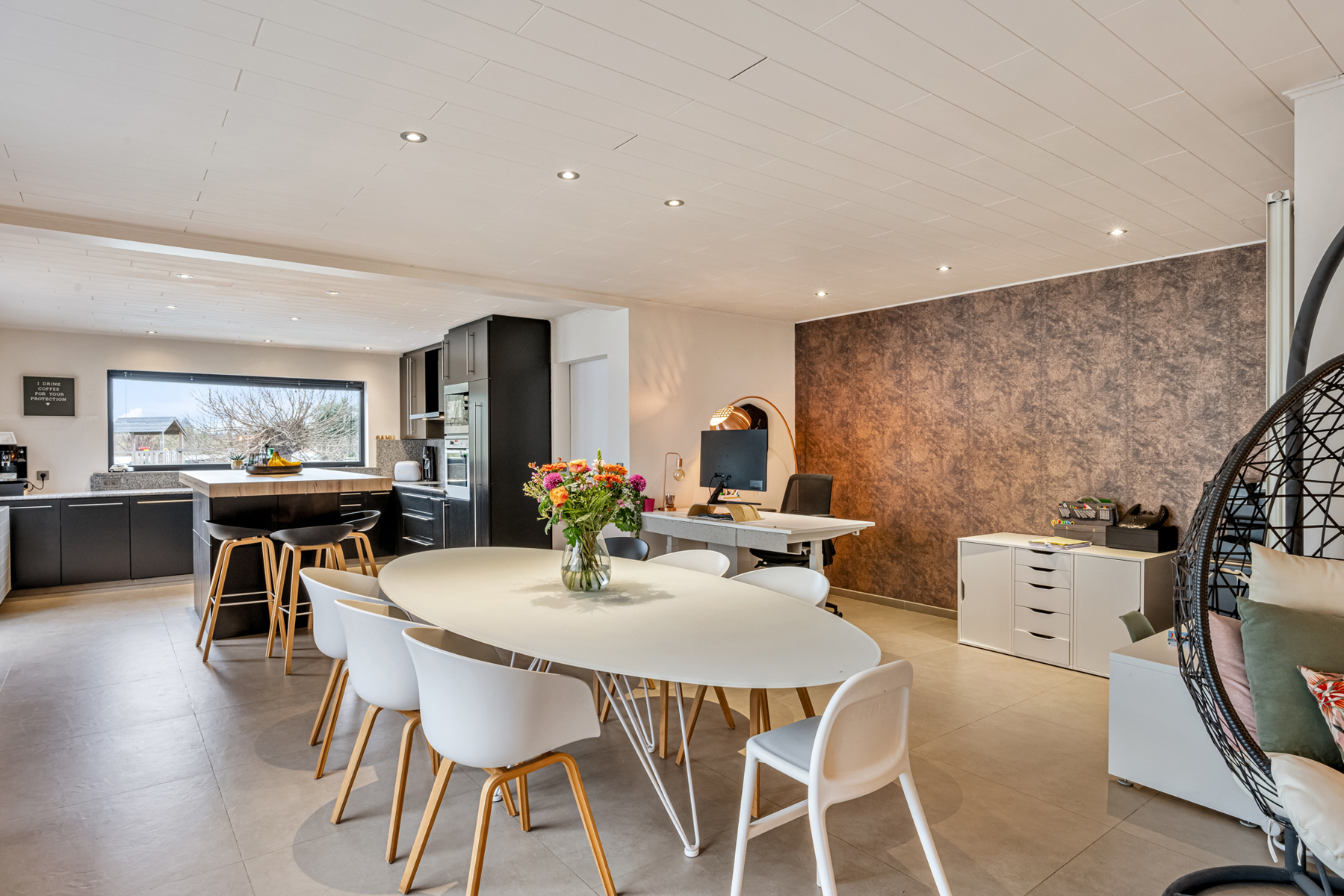 TE KOOP: energiezuinige hedendaagse woning + prak.ruimte ! - foto 2