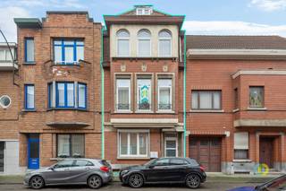 In the heart of Vilvoorde, located on a quiet street with ample parking, is this versatile home. The residence is recognized as a single-family...