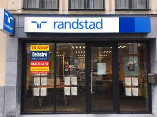 Commercieel gelijkvloers met kelder, gelegen in het centrum van Diest.Dit pand heeft een opp. van 212 m² + een kelder van 21 m².Het gelijkvloers werd...