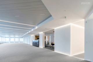 Een van de hoogste gebouwen van België, gelegen op een toplocatie, naast het metrostation “Naamsepoort” en vlakbij de verbinding naar Louisa-...