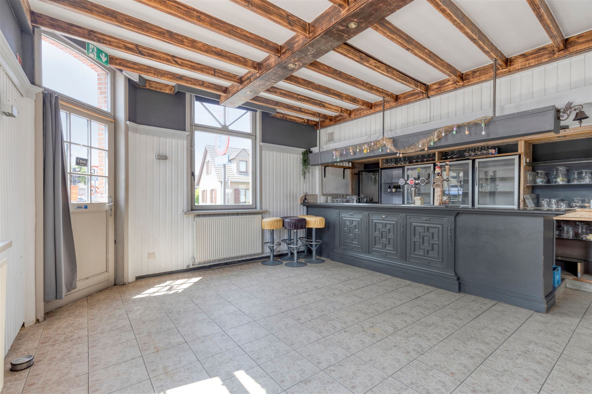 Handelspand met woonst en groot terras - foto 4