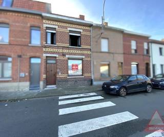 Deze woning bevindt zich in de Hogeweg in Menen, op een rustige en goed bereikbare locatie.De woning beschikt over 3 slaapkamers, een hobbyruimte...