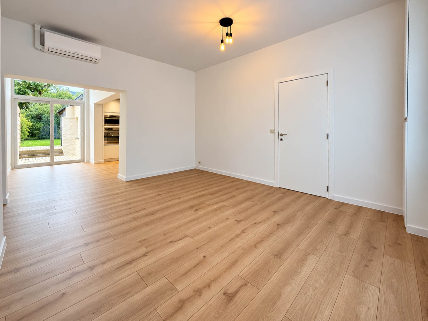 Te koop, totaal gerenoveerde stadswoning met tuin nabij centrum Oudenaarde. - foto 4