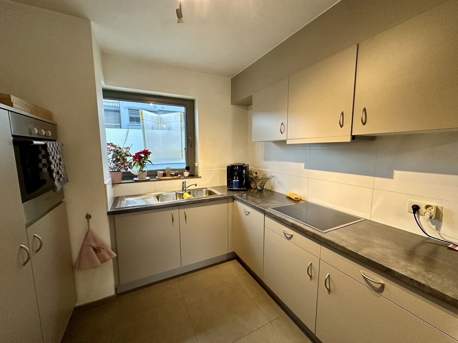 Ruim 2-slaapkamer appartement met terras en garage - foto 4