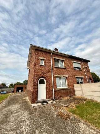 TE KOOP – Te renoveren halfopen bebouwing met ruime tuin en veel potentieel in rustige woonwijkAdres: Heuvelstraat 4, 3630 MaasmechelenPrijs: € 209...