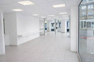 Te koop: ruim open handelspand aan de Rooigemlaan in Gent, op een commercieel zeer sterke locatie. Dit handelspand biedt een grote open ruimte,...