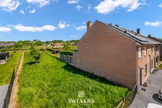 Voor meer info en foto’s, surf naar www.swevers.be –Op zoek naar een rustig gelegen bouwgrond met veel potentieel? In de Hoogveldstraat, net buiten...