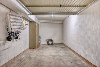 In de Joststraat te Koksijde-Bad, op wandelafstand van het strand én het centrum, bevindt zich deze ruime privatieve garagebox (13 m²) in...