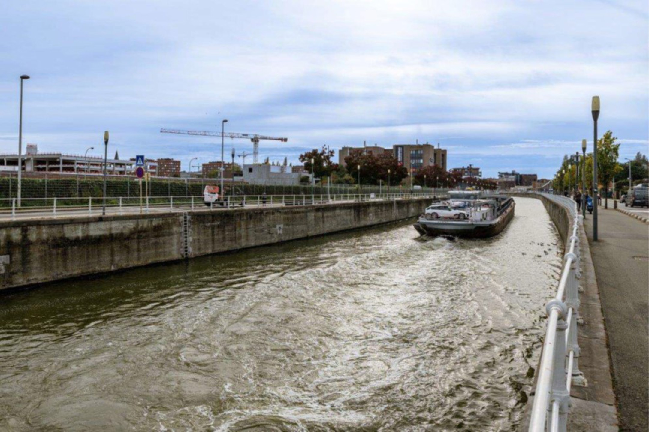 Magazijn met kantoor te huur - foto 4